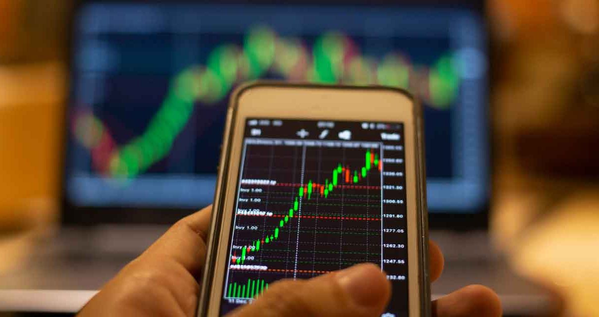 Traders can invest in forex and futures in desktop and mobile platforms