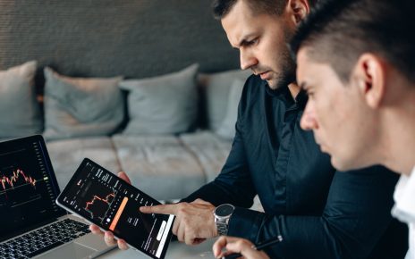 two men learning to be trading experts